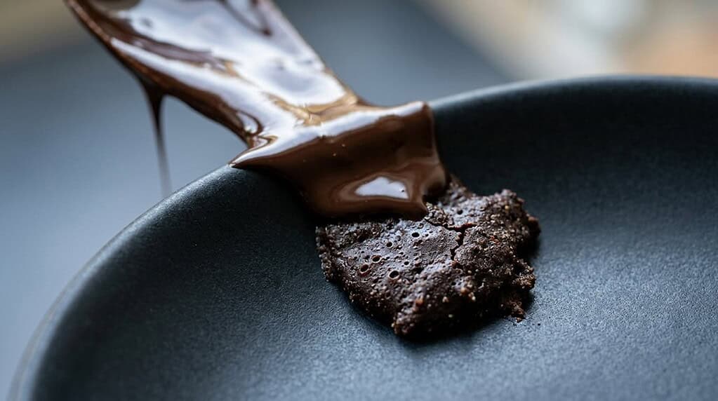 chocolate seizes due to sugar crystallization